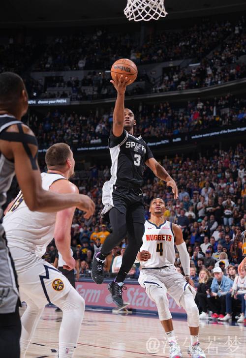 保罗17+8助攻加持,马刺力克掘金 保罗17+8助攻加持,马刺力克掘金